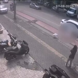 bursada marketten donerken otomobil carpti KaT5cXyz