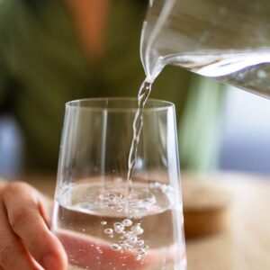 gunde 8 litre su icen kadin zehirlendi CCszjkjS