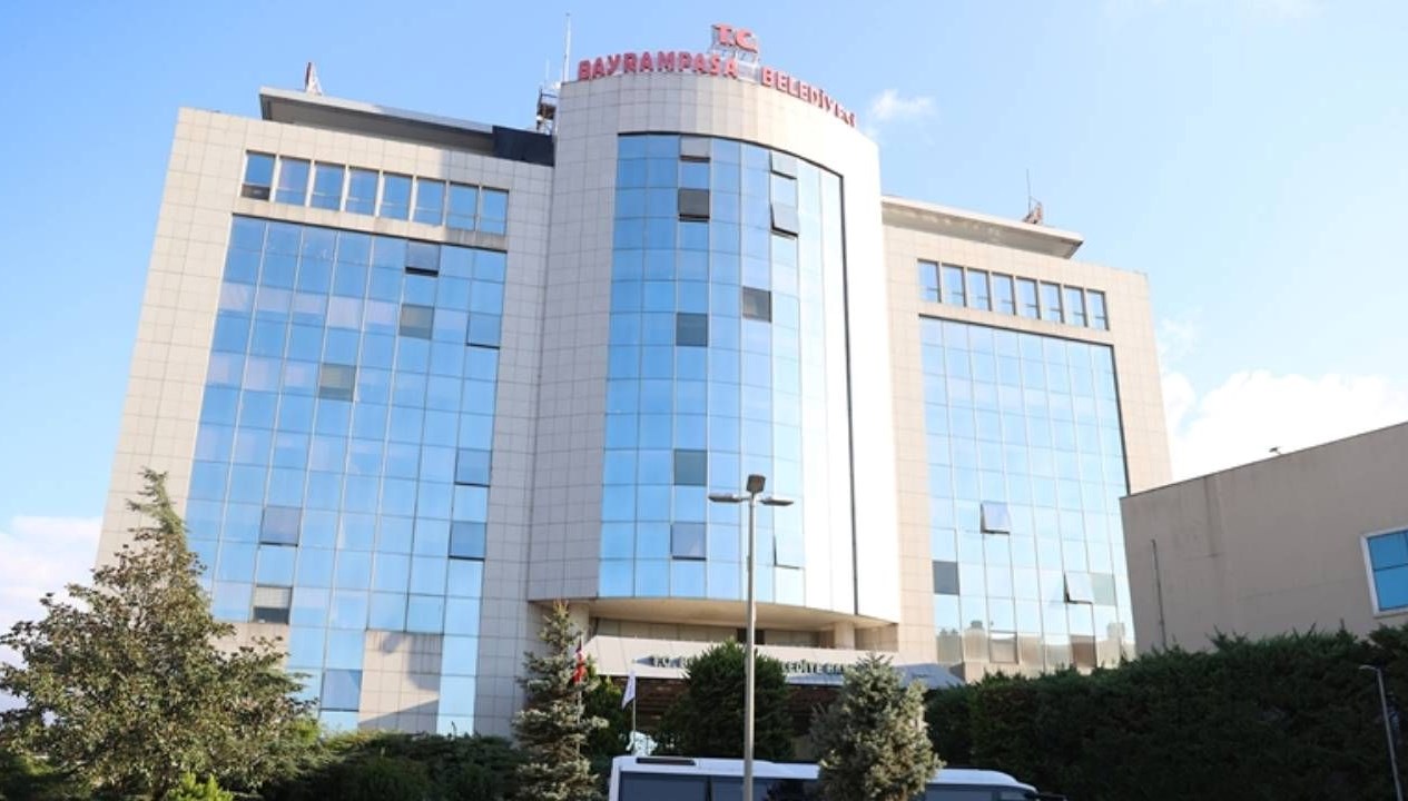 bayrampasa belediyesinde baskan vekili secimi chpnin uye sayisi 18e dustu IN55d42U