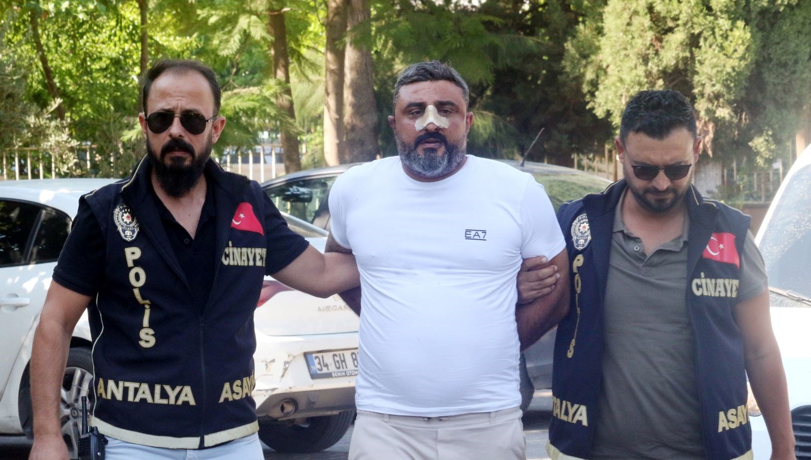 eski milli futbolcunun oglunu oldurmustu tutuklandi Mar9scCu