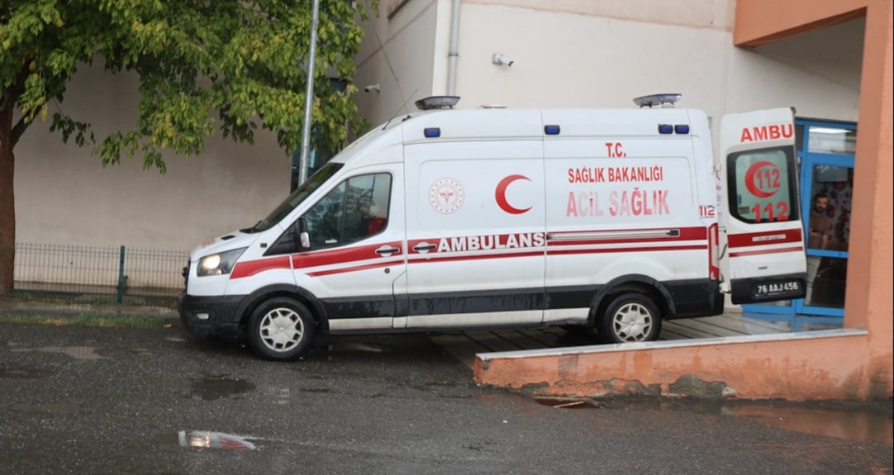 igdirda feci olay yildirim isabet eden genc can verdi OlWSdWnC