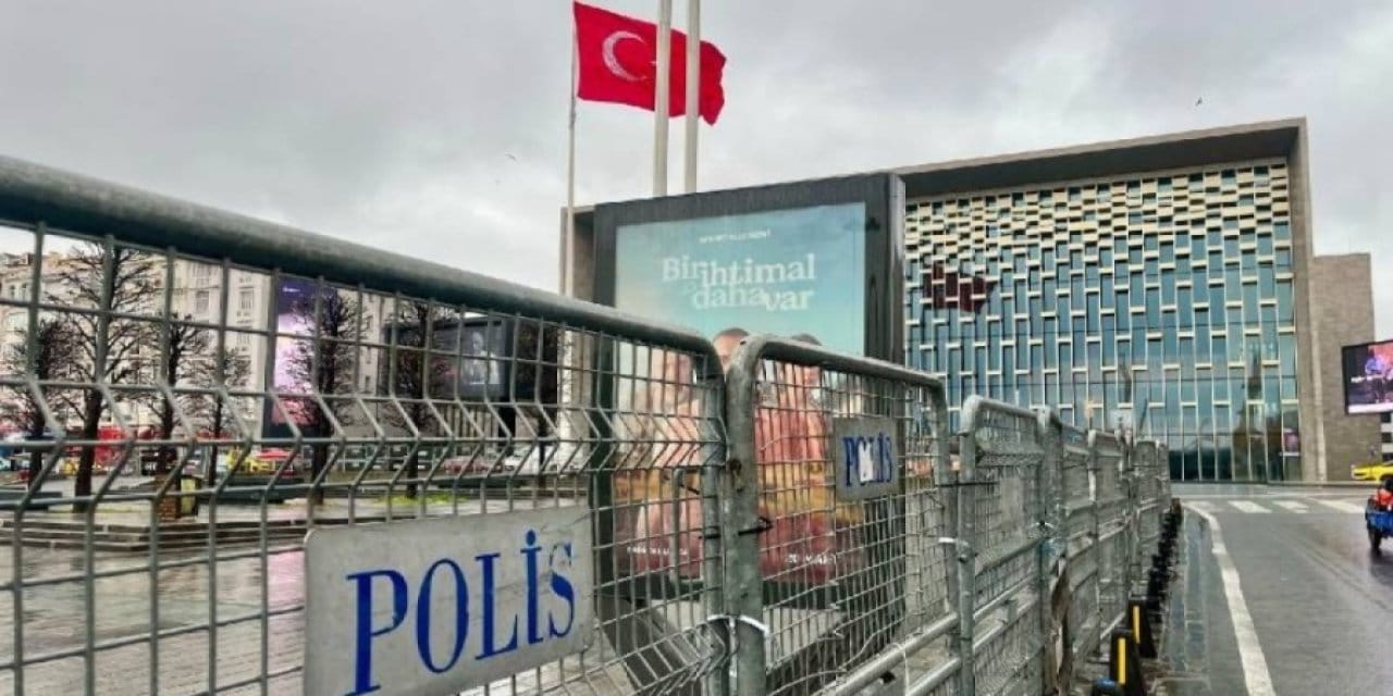 avukatlarin adliyeye alinmamasina sert tepki 2jkPVOWa.jpg