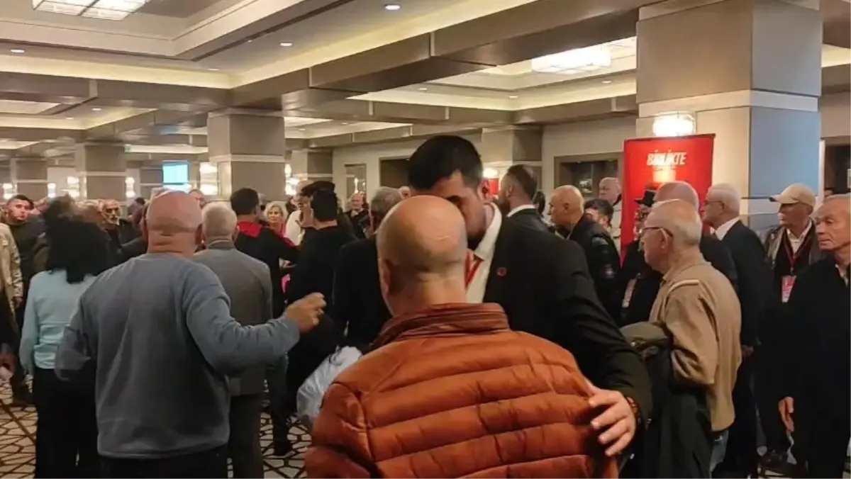 chp kongresinde kavga iki yarali xFCSyLGk.jpg