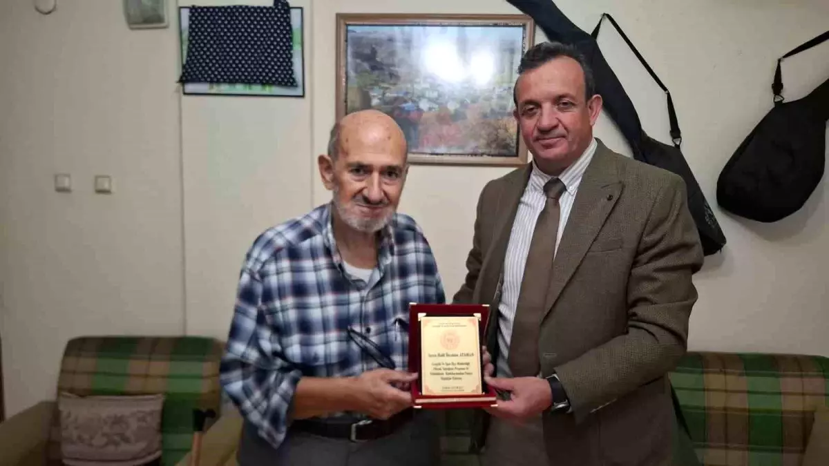 sair ve ozanlara tesekkur plaketi asiklik gelenegine sahip cikiliyor uTdbu9RH