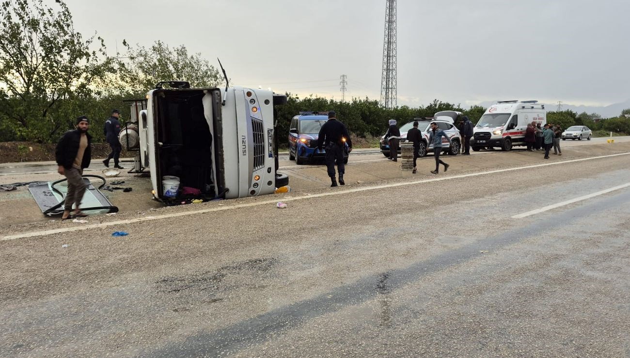 tarim iscilerini tasiyan midibus devrildi11 yarali wGyLMzXH.jpg