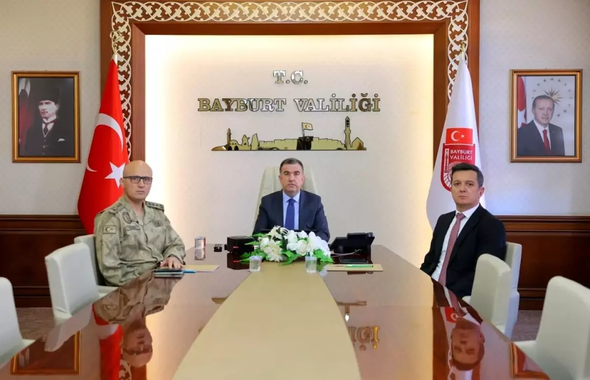 bayburt valisi eldivan guvenlik toplantisina katildi gMBU1WnZ.jpg