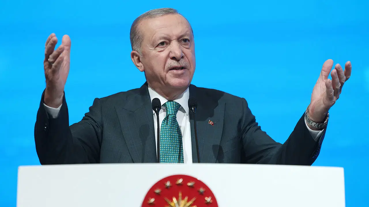 erdogan ozgur ozeli hedef aldi biz az soyledik o cok anlasin 6tpcspTM.jpg