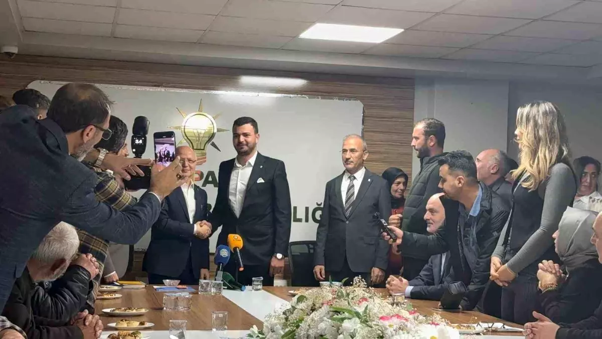 gemlikte ak partiye 800 yeni uye katildi KWfkMG3G.jpg