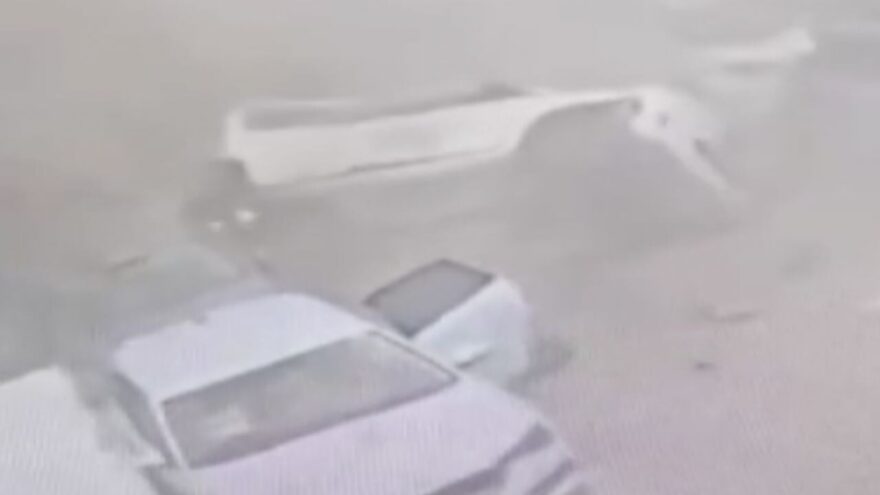 Tel Aviv Üzerine Düşen İran Füzeleri Anbean Görüntülendi