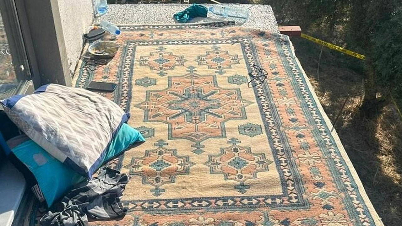 Muglada balkonda uyurken dusup oldu duvar ya da korkuluk yok OhDRwsKj